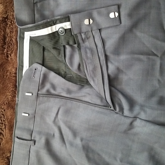 Men's  Perry Ellis Portofino Charcoal Gray Dress Pants - 36×32 - Picture 3 of 7